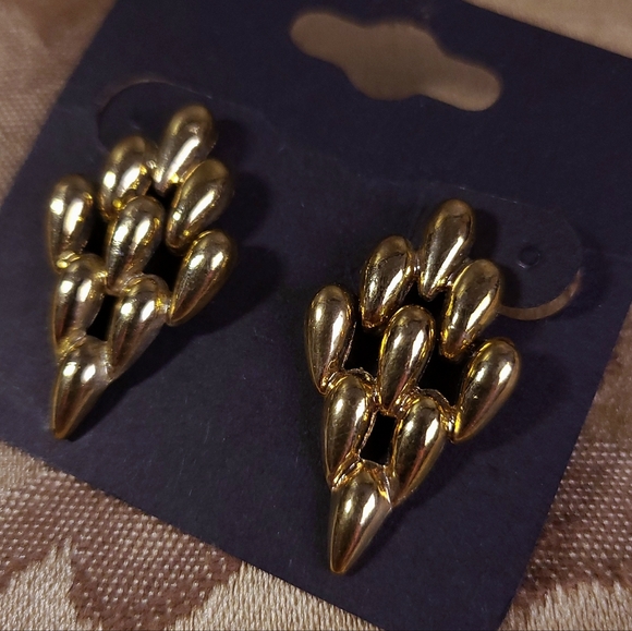 Gold Tone Teardrop Cluster Earrings - Picture 2 of 7